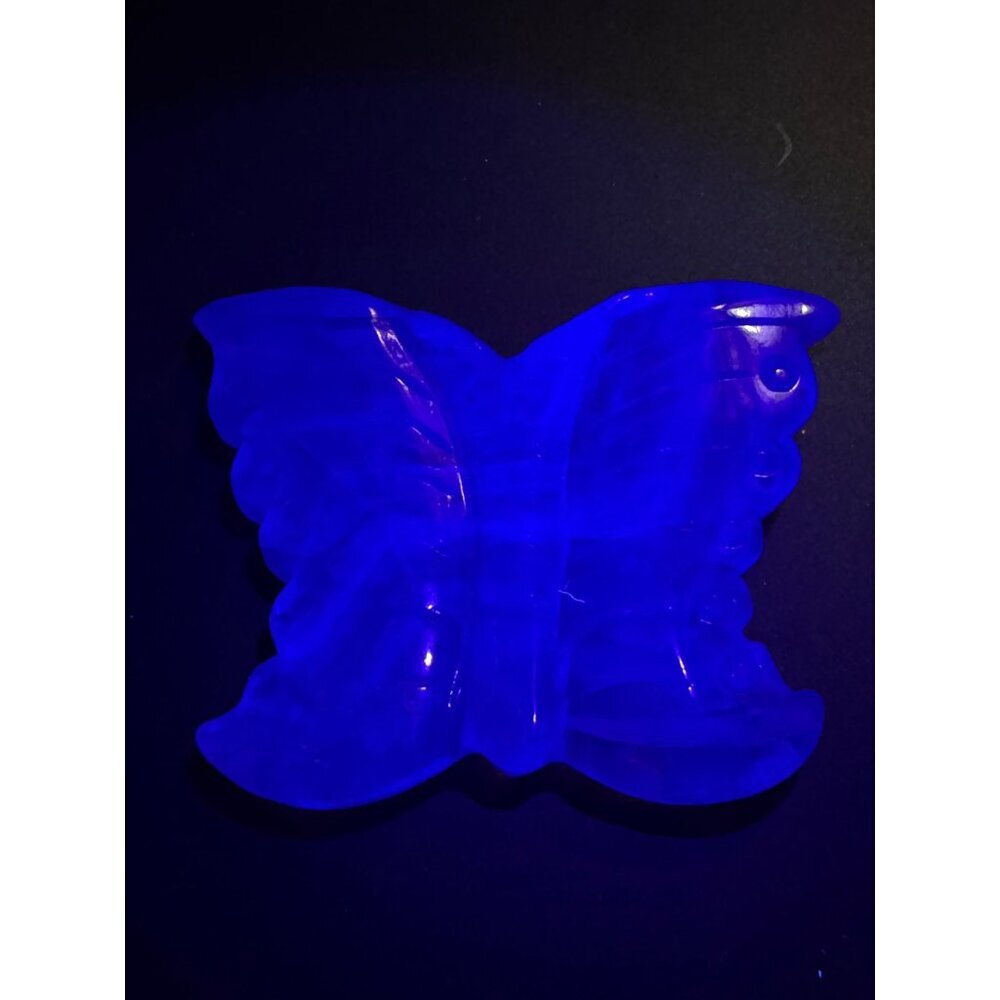 Natural Fluorite Butterfly Hand Carved Stone Healing Crystal UVs 160g 3" - Picture 3 of 6